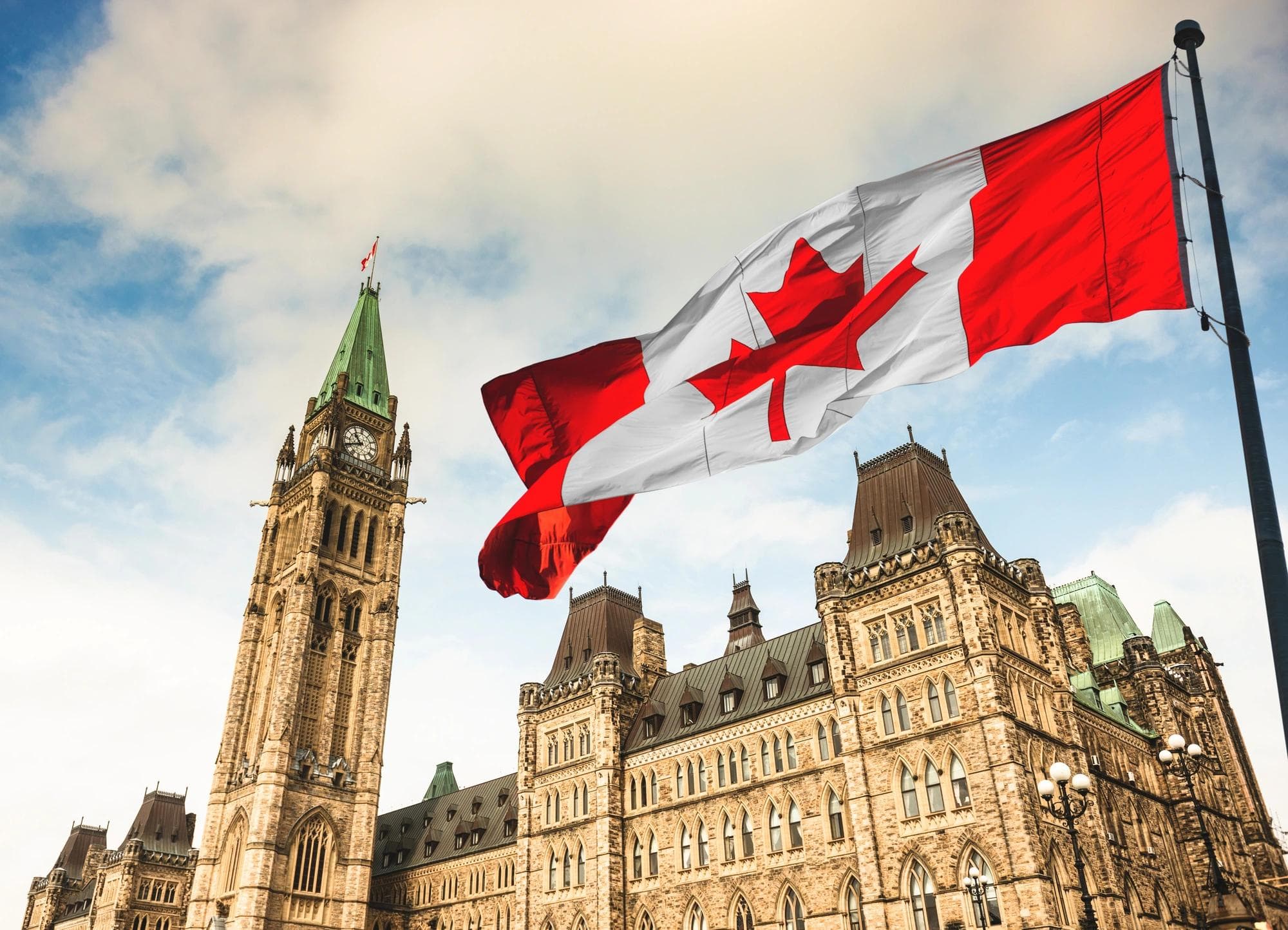 Drapeau canadien à la colline du Parlement 