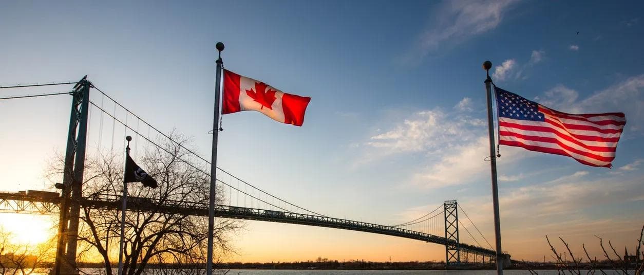 Pont Ambassador reliant Détroit, au Michigan, à Windsor, au Canada. 