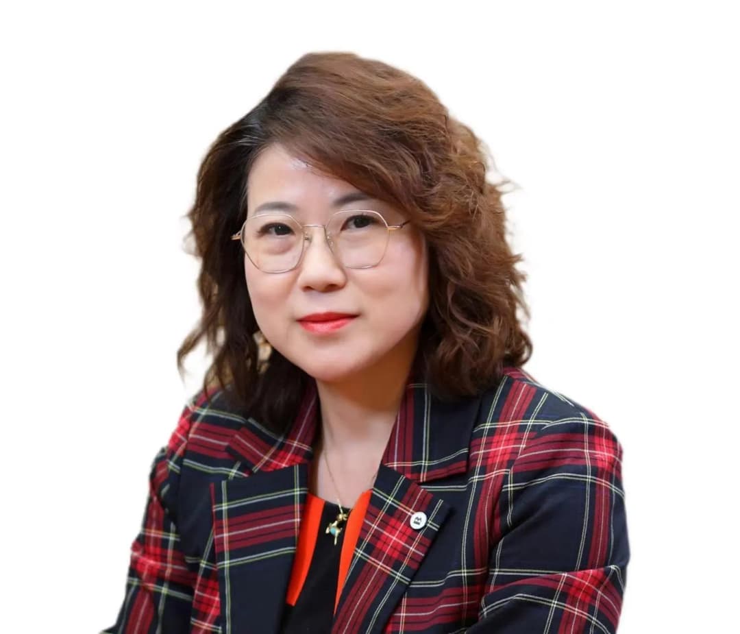 Lisa Xia Headshot