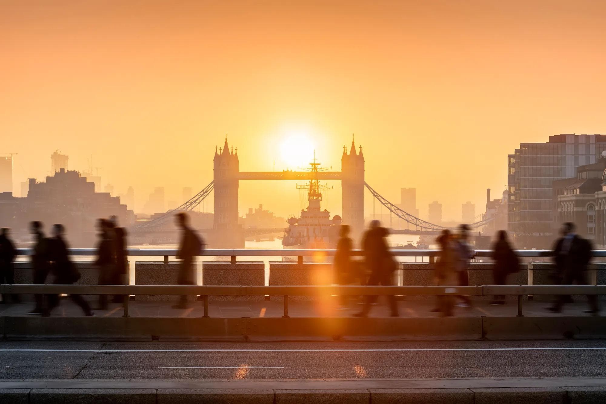 Lever de soleil sur le Tower Bridge à Londres