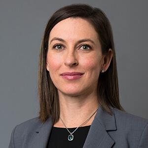 Kelly Bania, Analyste, BMO