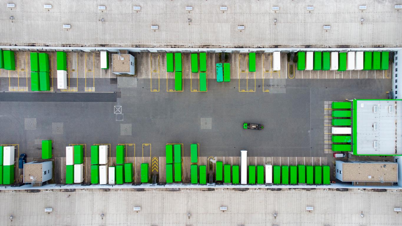 Distribution logistics building parking lot