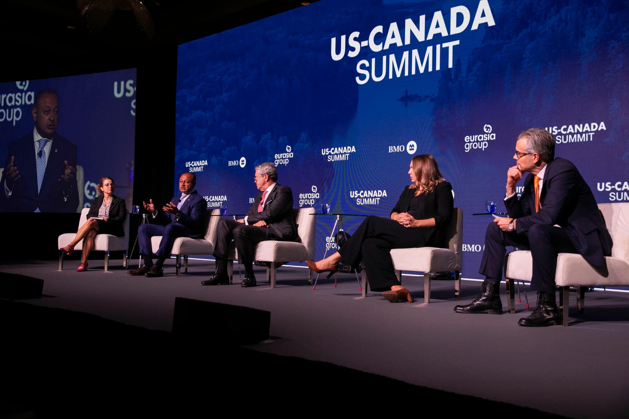 Une table ronde au sommet
